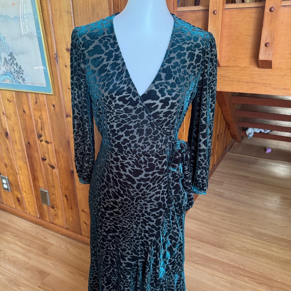 Calvin Klein size 4 velvet burnout Green Animal Print Long Sleeve Dress - Picture 4 of 12